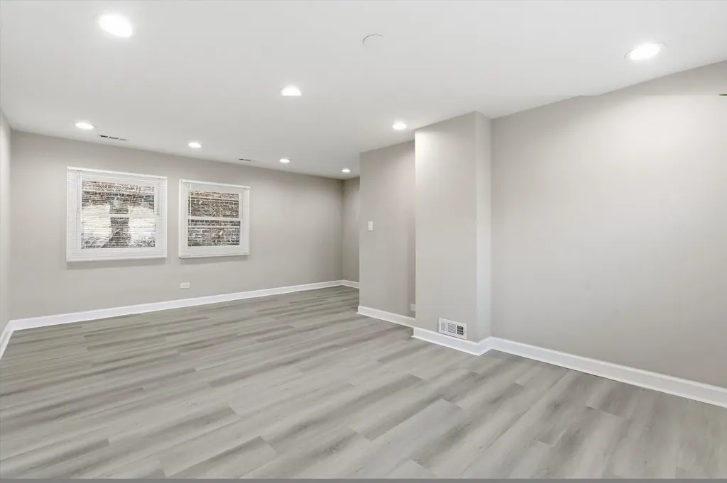 8305 South Maryland Avenue Chicago IL 60619