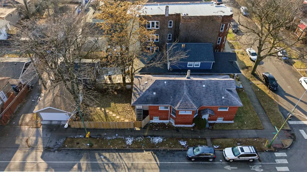 8305 South Maryland Avenue Chicago IL 60619