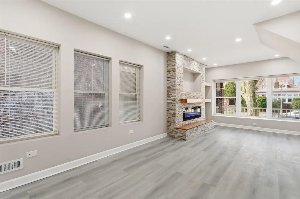 8305 South Maryland Avenue Chicago IL 60619