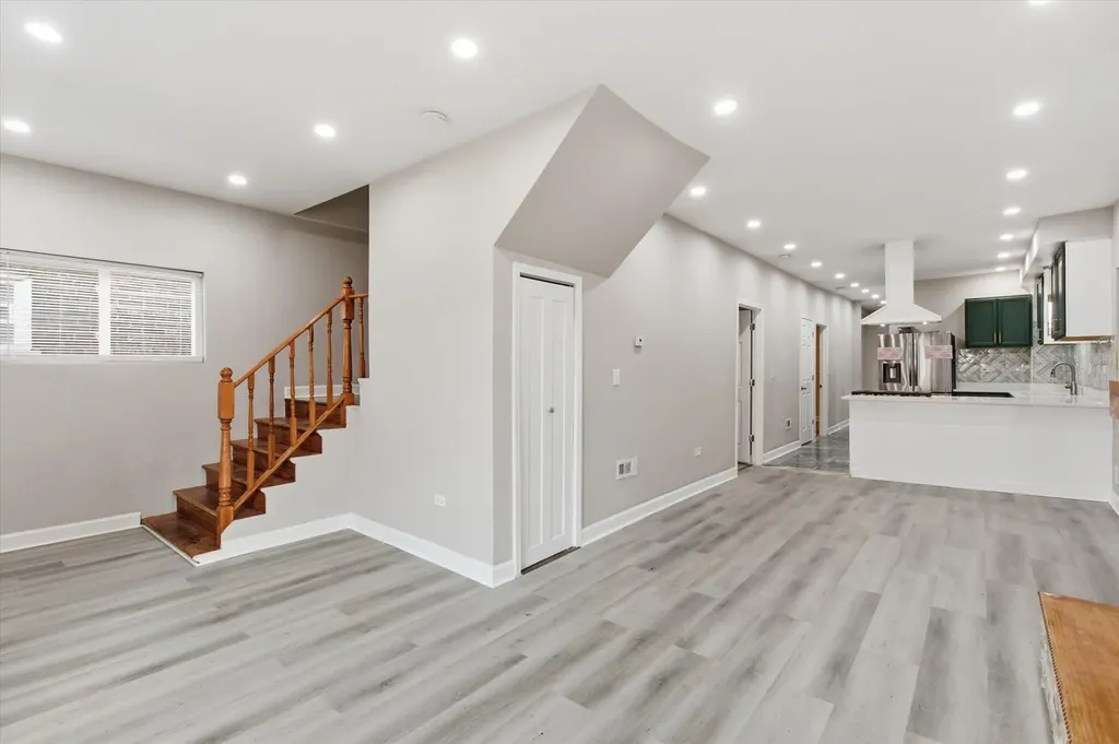 8305 South Maryland Avenue Chicago IL 60619