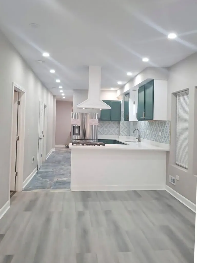 8305 South Maryland Avenue Chicago IL 60619