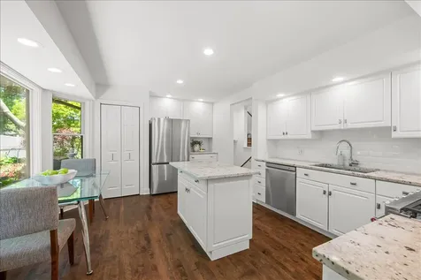 725 Kenwood Avenue Libertyville IL 60048