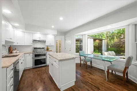 725 Kenwood Avenue Libertyville IL 60048