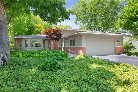 725 Kenwood Avenue Libertyville IL 60048