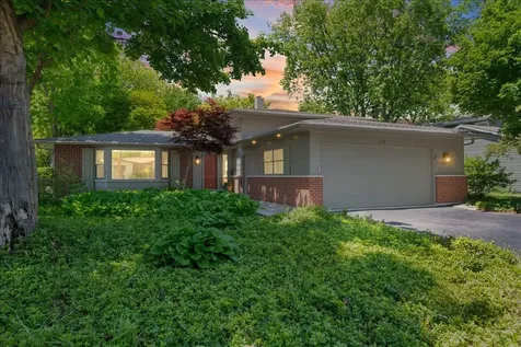 725 Kenwood Avenue Libertyville IL 60048