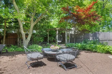 725 Kenwood Avenue Libertyville IL 60048