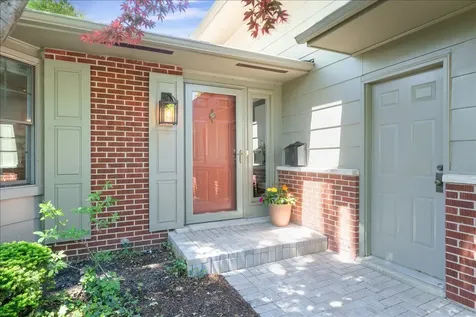 725 Kenwood Avenue Libertyville IL 60048