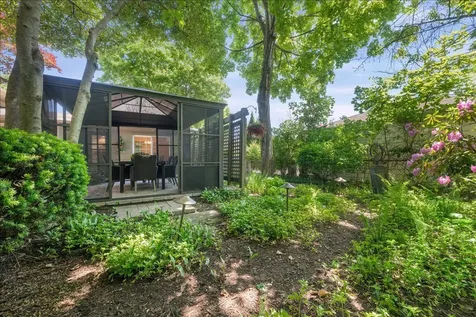 725 Kenwood Avenue Libertyville IL 60048