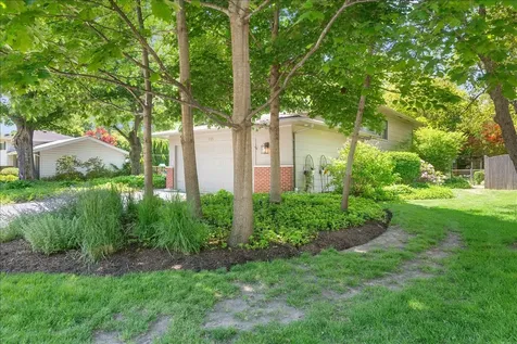 725 Kenwood Avenue Libertyville IL 60048