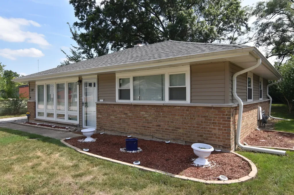 317 Mohawk Street Park Forest IL 60466