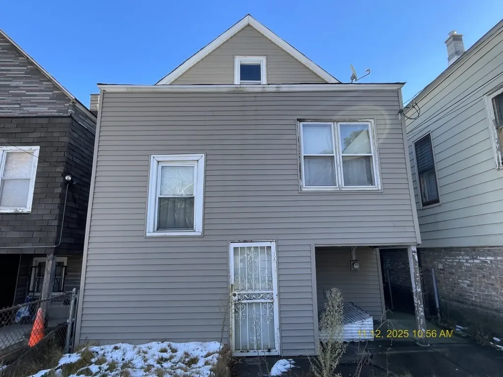 8148 South Brandon Avenue Chicago IL 60617