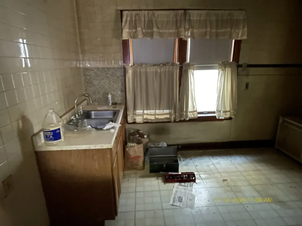 8148 South Brandon Avenue Chicago IL 60617