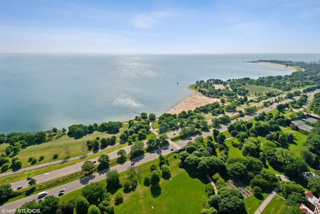 5415 North Sheridan Road Chicago IL 60660