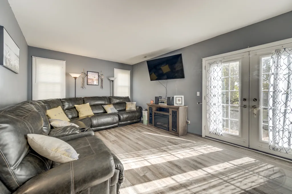 1133 Jennifer Lane Bolingbrook IL 60440