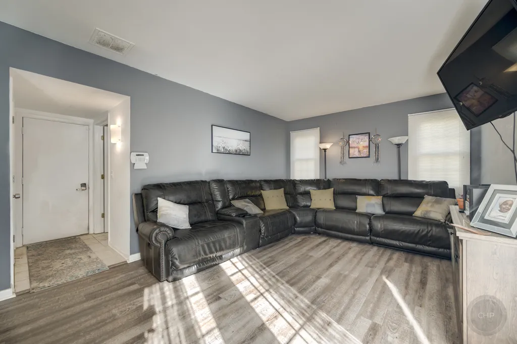 1133 Jennifer Lane Bolingbrook IL 60440