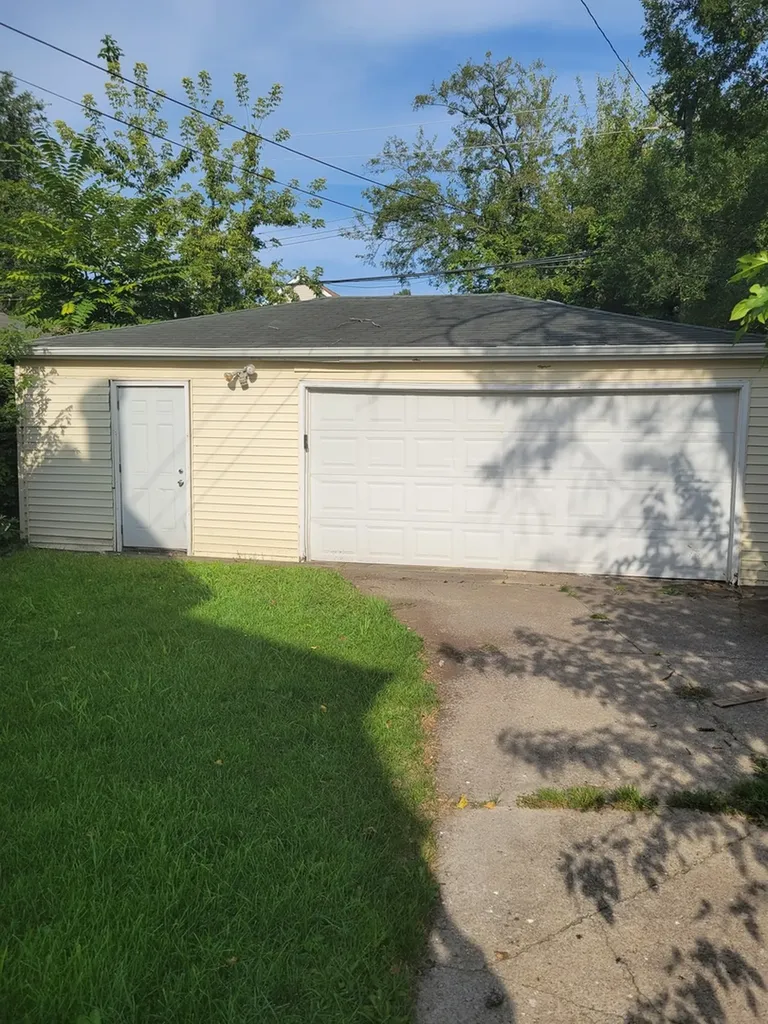 12033 South Wallace Street Chicago IL 60628