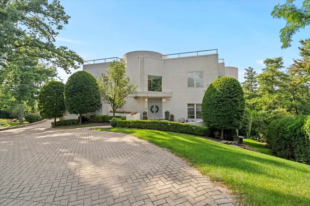 920 St Stephens Green Oak Brook IL 60523