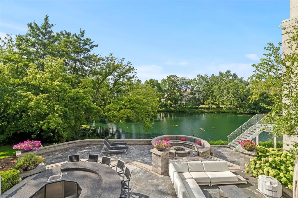 920 St Stephens Green Oak Brook IL 60523