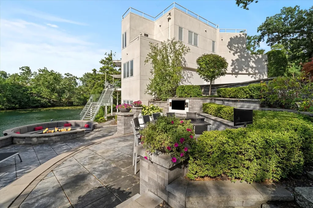 920 St Stephens Green Oak Brook IL 60523