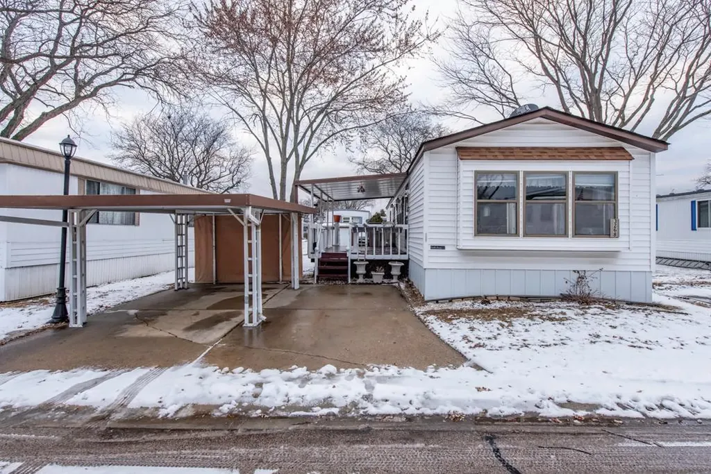 3268 Meadow Drive Park City IL 60085