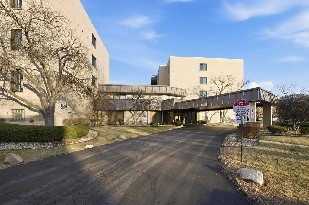 5840 West 104th Street Oak Lawn IL 60453