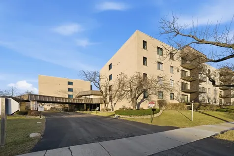5840 West 104th Street Oak Lawn IL 60453