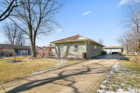 123 Crescent Lane Cabery IL 60919