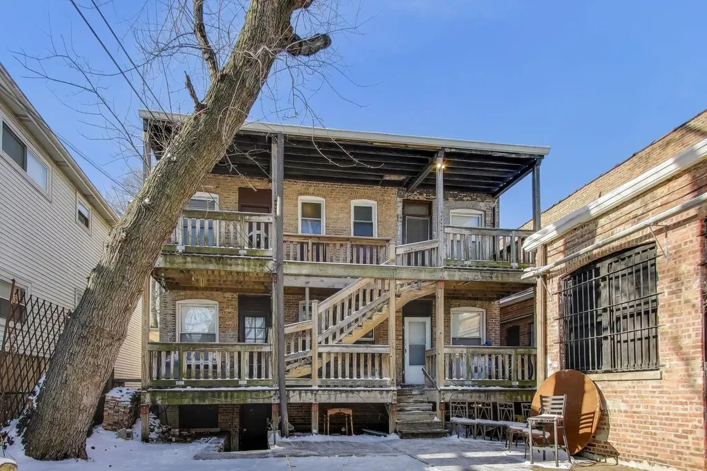 759 North Pine Avenue Chicago IL 60644