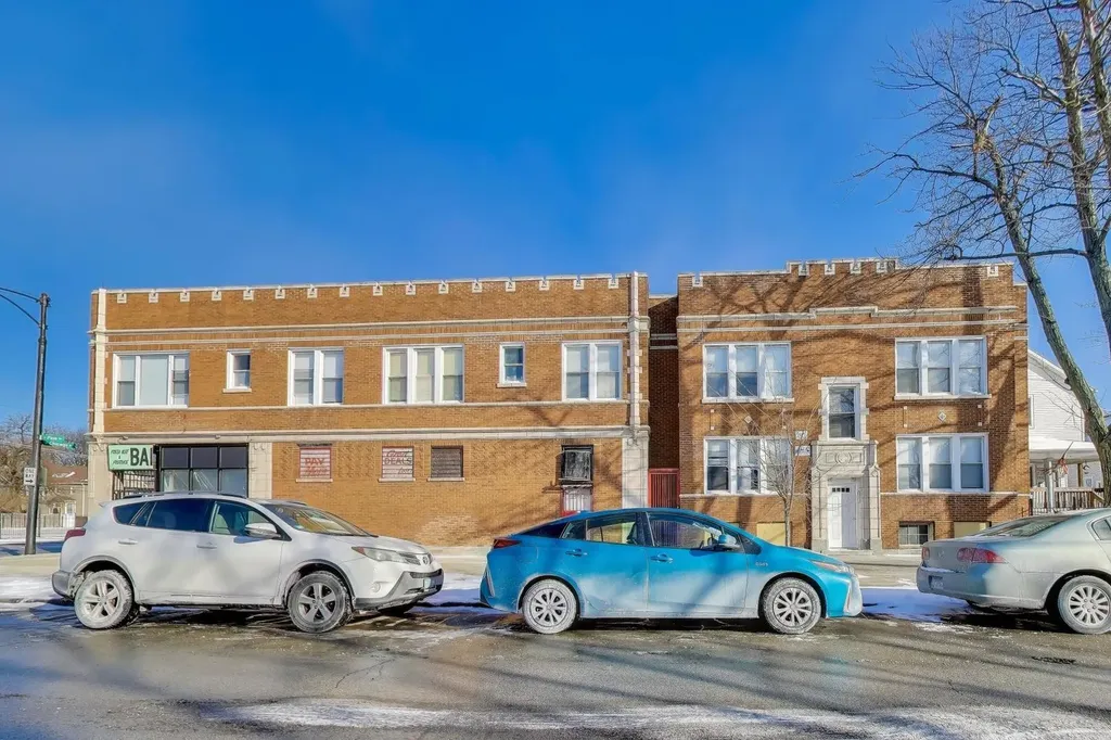 759 North Pine Avenue Chicago IL 60644