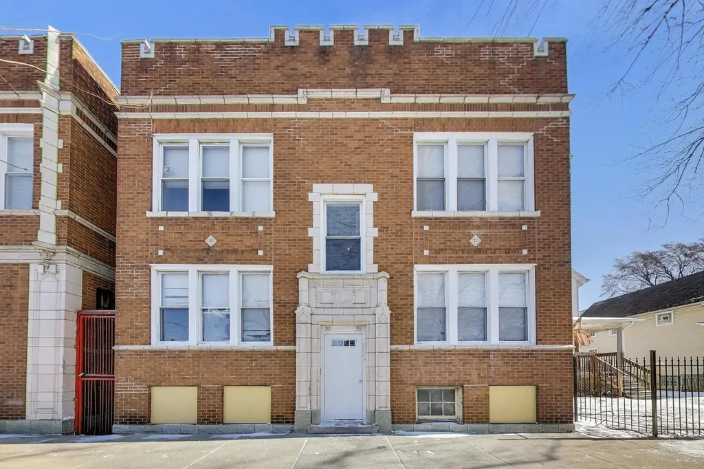 759 North Pine Avenue Chicago IL 60644