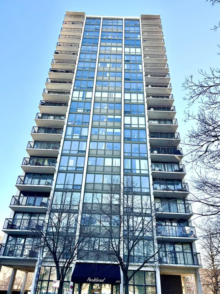 6701 South Crandon Avenue Chicago IL 60649