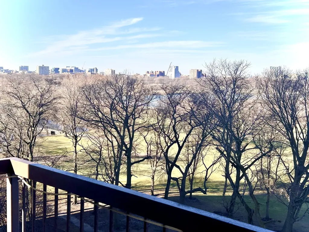 6701 South Crandon Avenue Chicago IL 60649