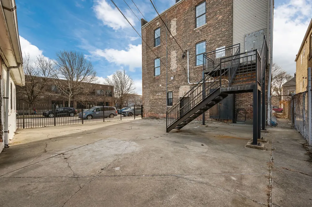 3100 West 39th Place Chicago IL 60632