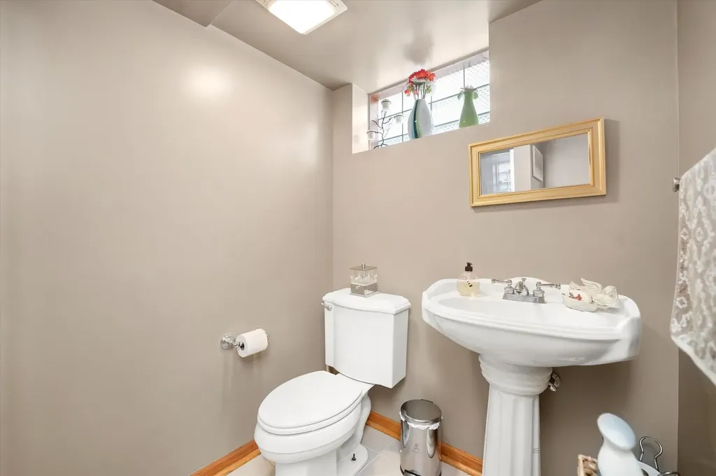 4551 West Foster Avenue Chicago IL 60630