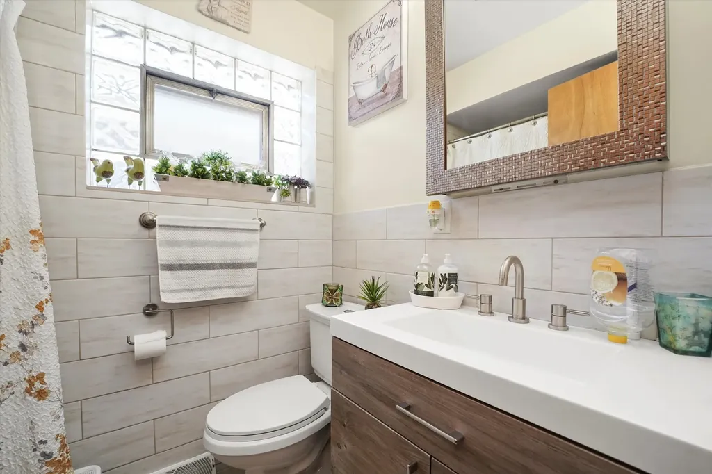 4551 West Foster Avenue Chicago IL 60630