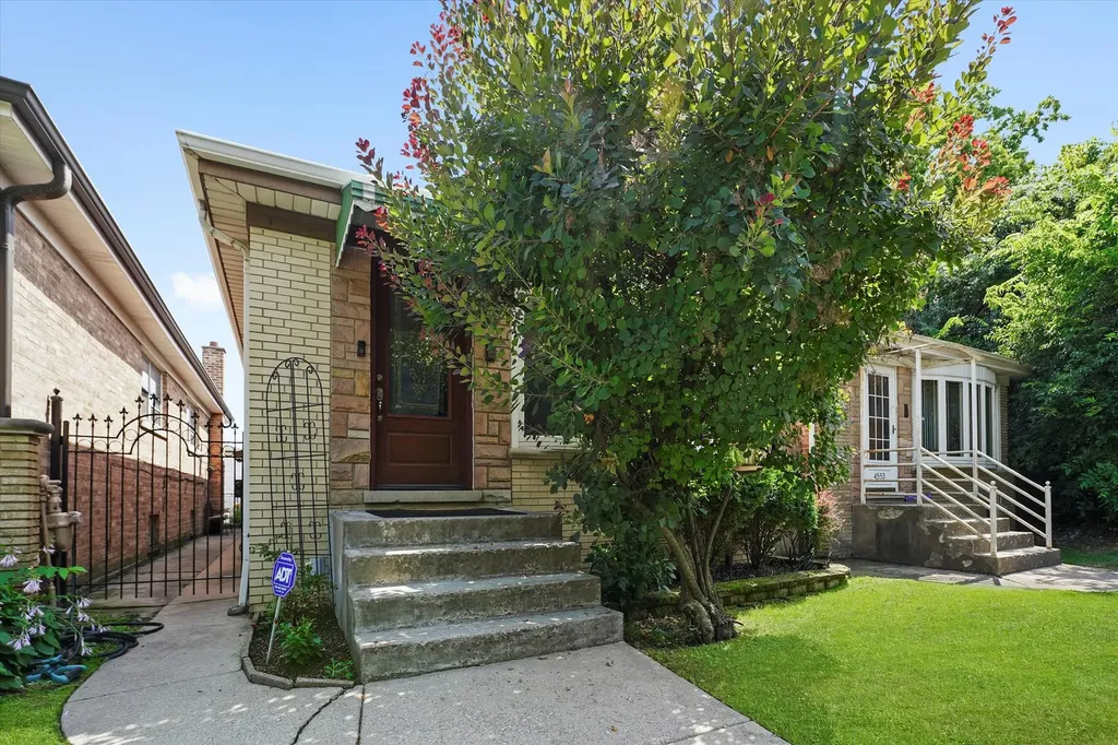 4551 West Foster Avenue Chicago IL 60630