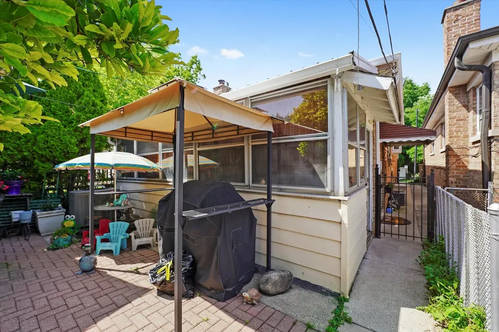 4551 West Foster Avenue Chicago IL 60630