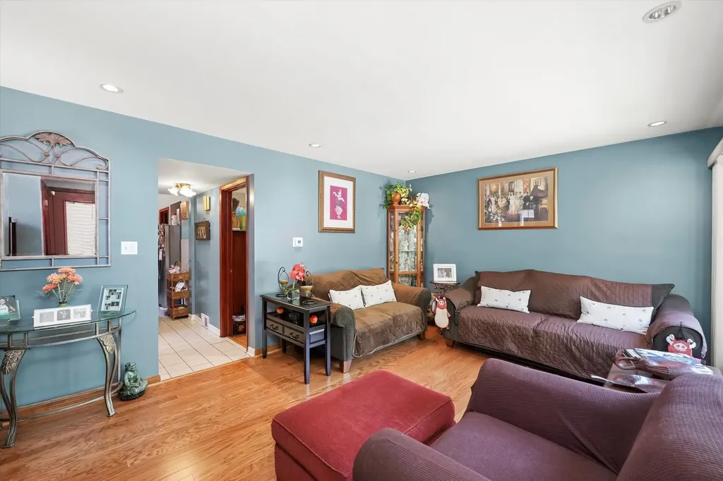 4551 West Foster Avenue Chicago IL 60630