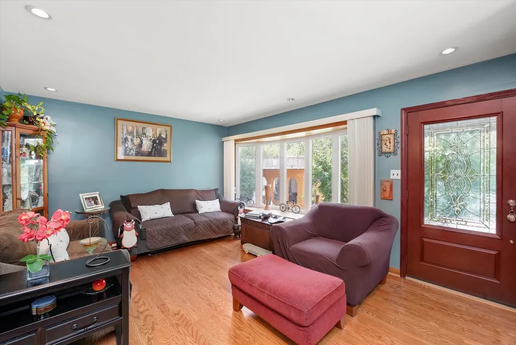 4551 West Foster Avenue Chicago IL 60630