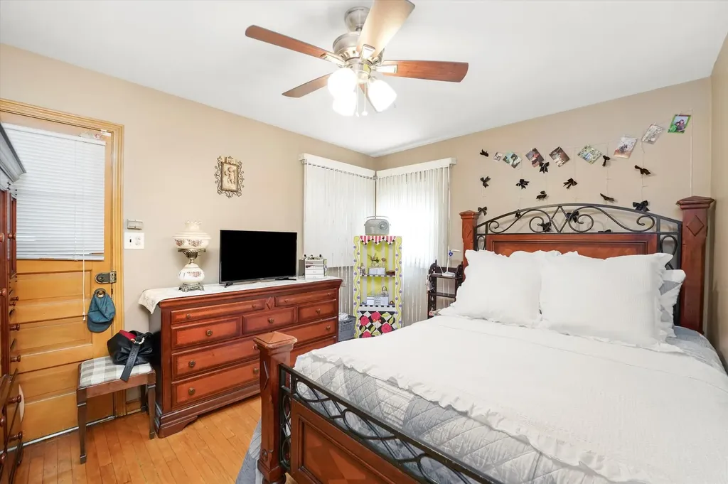 4551 West Foster Avenue Chicago IL 60630