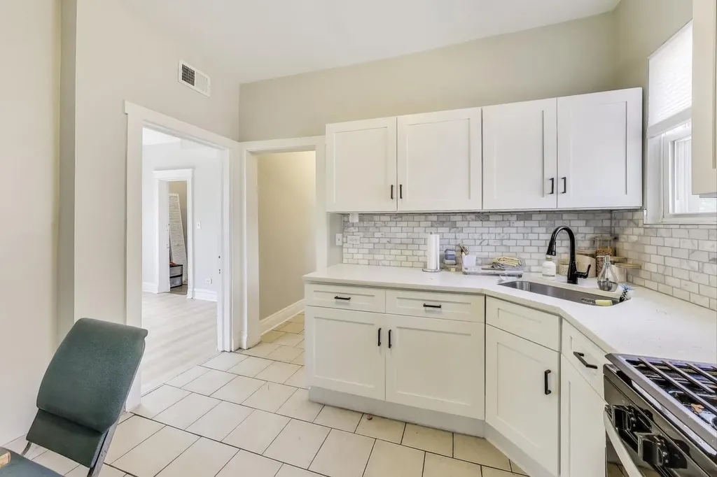 5169 South Michigan Avenue Chicago IL 60615