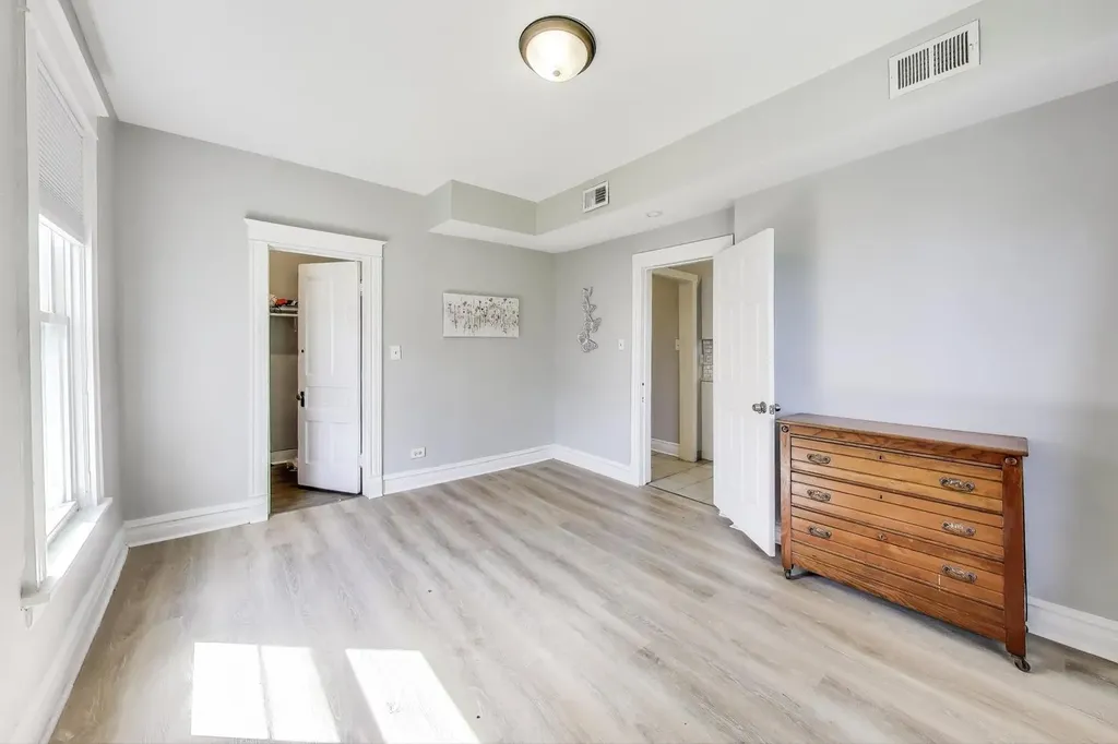 5169 South Michigan Avenue Chicago IL 60615