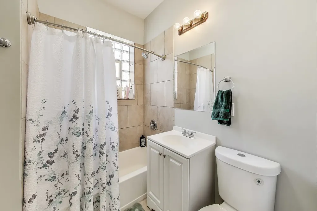 5169 South Michigan Avenue Chicago IL 60615