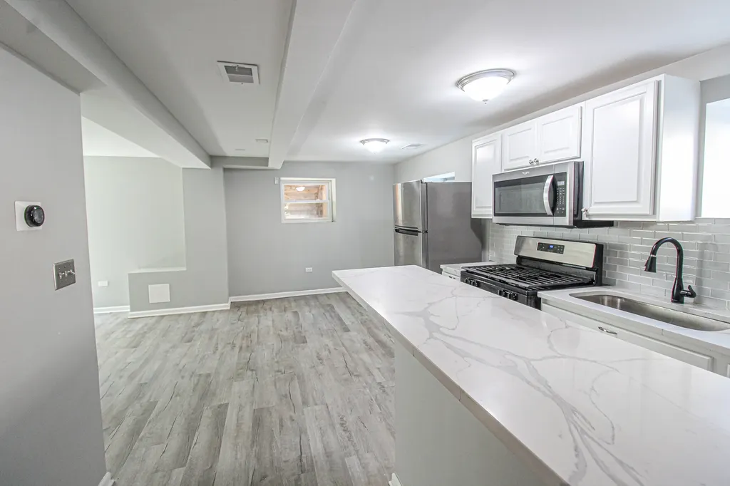 5169 South Michigan Avenue Chicago IL 60615