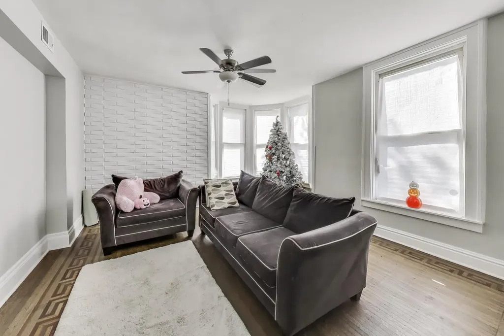 5169 South Michigan Avenue Chicago IL 60615