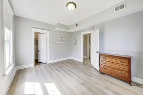 5169 South Michigan Avenue Chicago IL 60615
