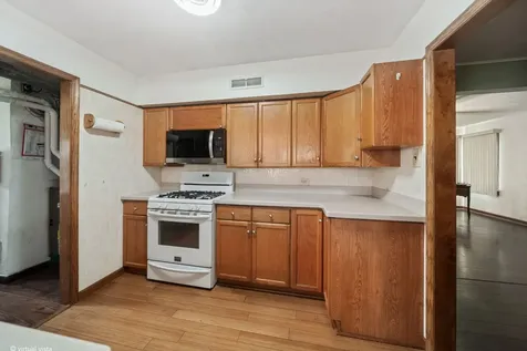 276 East Fullerton Avenue Northlake IL 60164