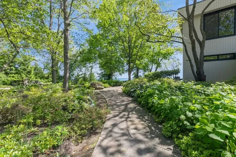 21 Lakewood Drive Glencoe IL 60022