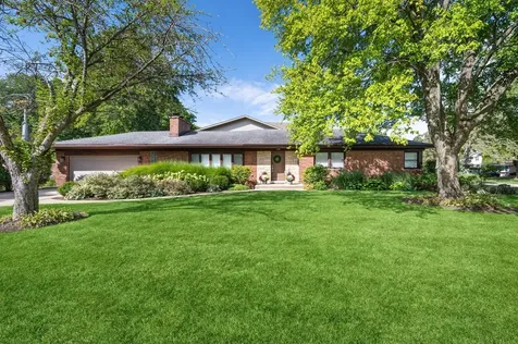 824 Echo Lane Glenview IL 60025