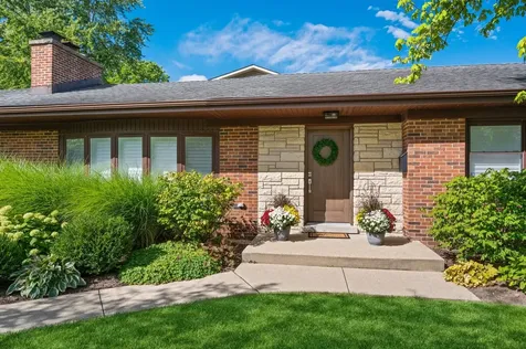 824 Echo Lane Glenview IL 60025